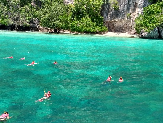 FULL DAY PHI PHI ISLAND BY Cruiser VIP Lung  (Location;  Krabi)